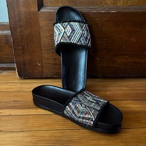 FRYE Lily frayed slides with woven Batik pattern